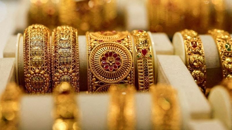 मिडिल ईस्ट संकट के बीच बदला बाजार का रुख, कच्चा तेल महंगा और सोना कमजोर
