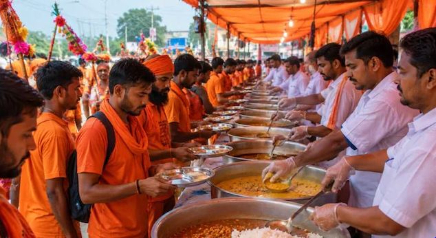 सावन में कांवड़ यात्रा के भंडारों में मिलता है हर राज्य का खास स्वाद, जानिए कहां परोसी जाती है कढ़ी, कहां खिचड़ी और कहां मिलता है हलवा