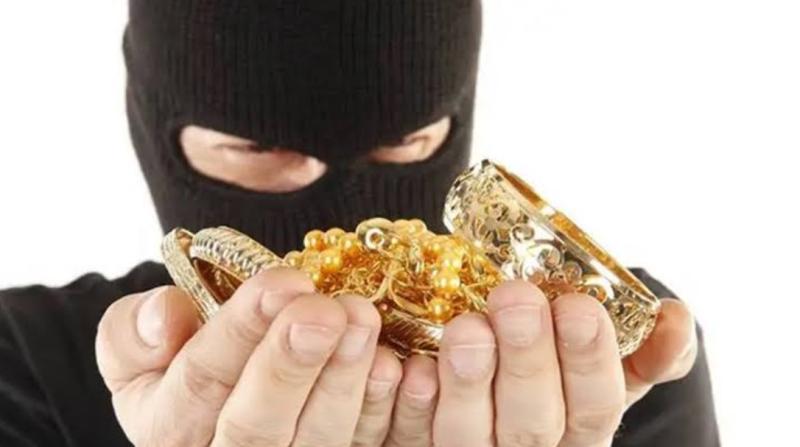 रायगढ़ में मंदिर से लाखों की चोरी, शिवलिंग का चांदी का कवच गायब होने से मचा हड़कंप