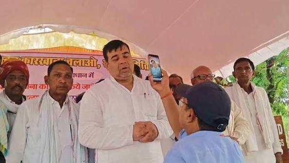 कैलारस शक्कर कारखाने के मुद्दे पर जौरा विधायक पंकज उपाध्याय का विधानसभा परिसर में धरना