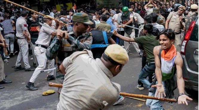 क्या प्रदर्शनकारियों पर चली पैलेट गन? दिल्ली छात्र आंदोलन में जांच से बढ़ी हलचल